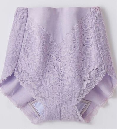 LAVIENNE（ラヴィエンヌ）の「たっぷりレースの安心ショーツ（安心ショーツ）」