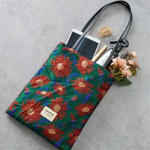 iellio（イエリオ）の「テクスチュールトート＜トートバッグ・バッグ・Ａ４サイズ対応＞（トートバッグ）」｜レッド