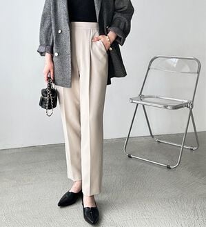 GeeRA（ジーラ）の「美脚きれい魅せ！テーパードパンツ（フルレングスパンツ）」｜アイボリーベージュ