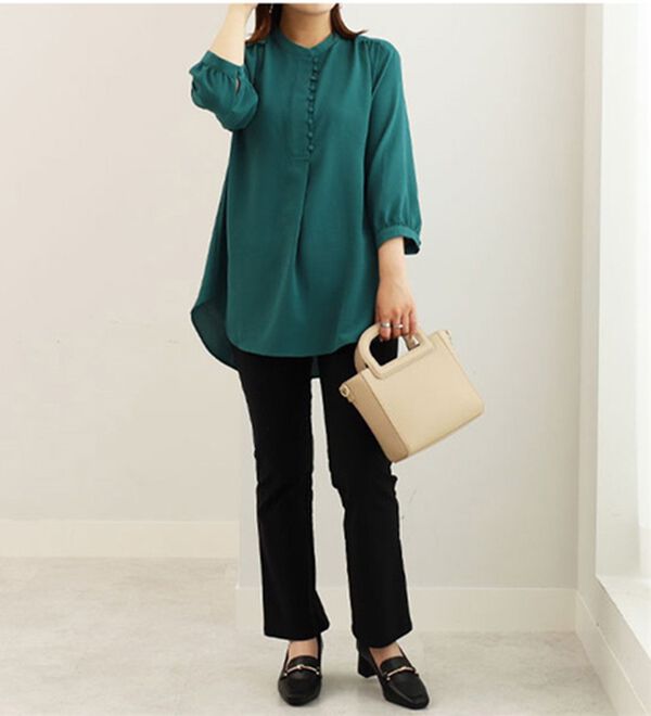 BELLUNA（ベルーナ）の「ビンテージ調くるみボタン使いチュニック（チュニック）」｜詳細画像