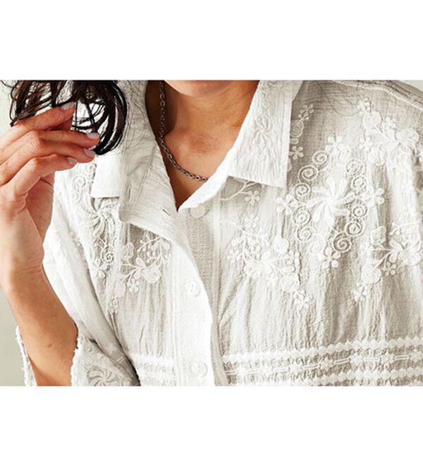 BELLUNA（ベルーナ）の「綿混ワッシャー素材パネル刺しゅうブラウス（ブラウス）」｜詳細画像