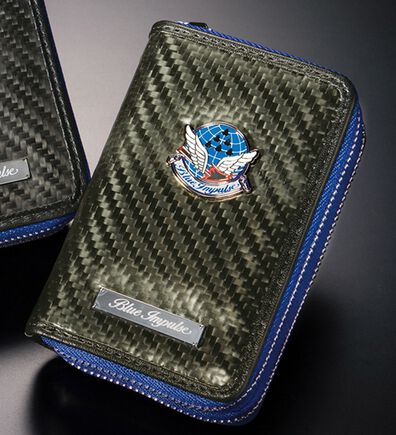 「ブルーインパルスカーボンファイバーマルチケース（メンズ財布・パスケース）」