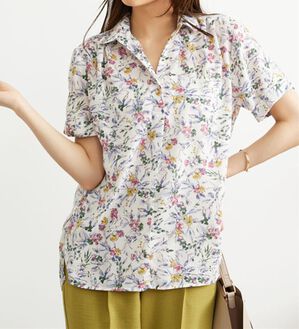 BELLUNA（ベルーナ）の「エアリーツイル裾タックシャツチュニック（チュニック）」｜アイボリー系花柄