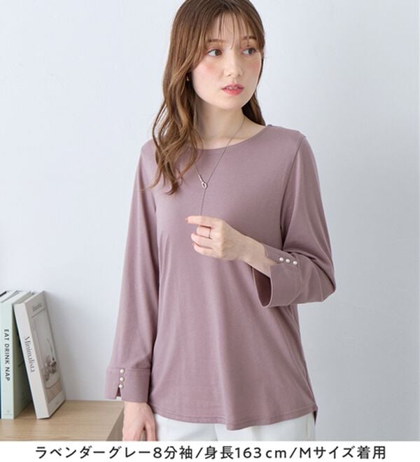 alotta（アロッタ）の「【選べる袖丈】柔らか綿混素材パール調ボタンＴシャツ（カットソー）」｜詳細画像