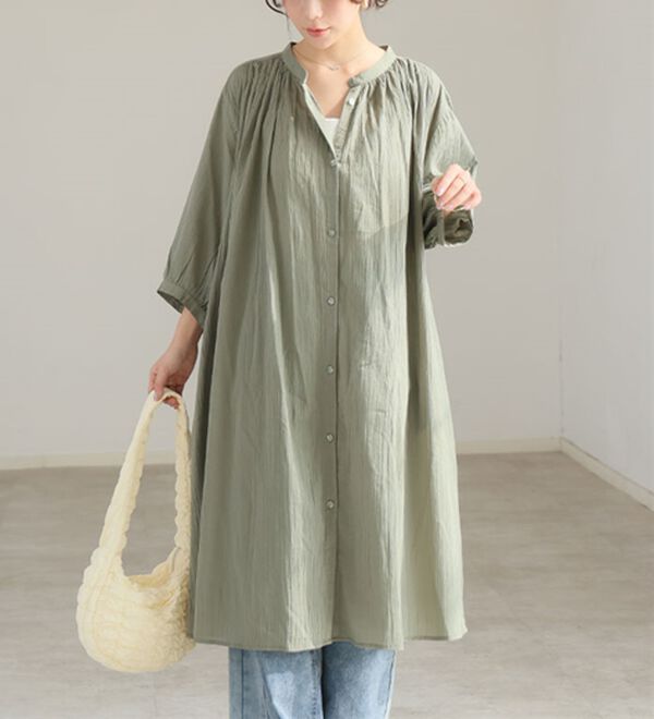 A HAPPY MARILYN（アハッピーマリリン）の「【Ｌ～６Ｌ】【選べる袖丈】【風通るプレミアム】綿・楊柳シャツチュニック（チュニック）」｜ライトカーキ