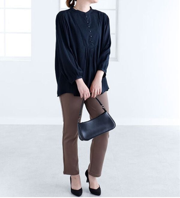 BELLUNA（ベルーナ）の「サテンドビー素材切替デザインブラウス（ブラウス）」｜詳細画像