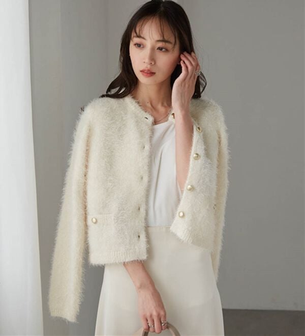 RANAN（ラナン）の「ゴールド調ボタンラメシャギーカーディガン（ニットカーディガン）」｜アイボリー