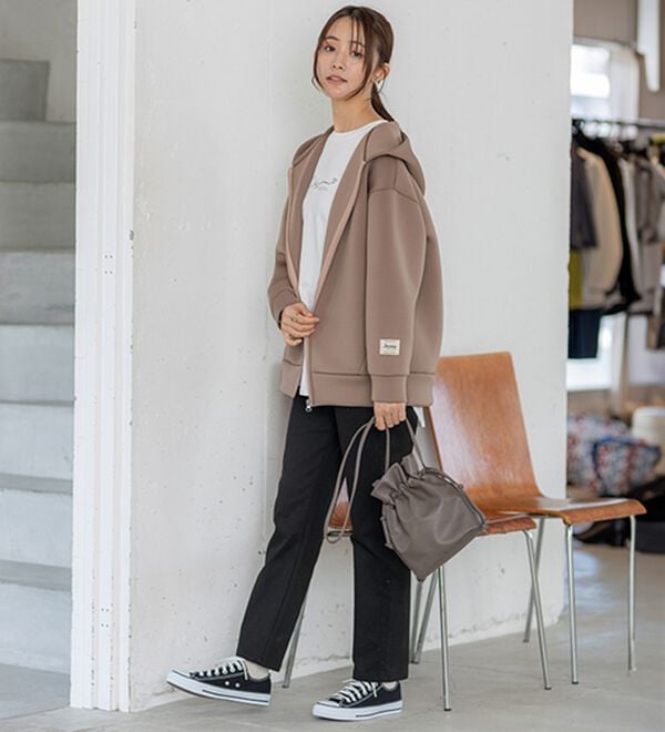 BELLUNA（ベルーナ）の「静電防止！蓄熱綿サテンストレッチカラーパンツ（フルレングスパンツ）」｜詳細画像