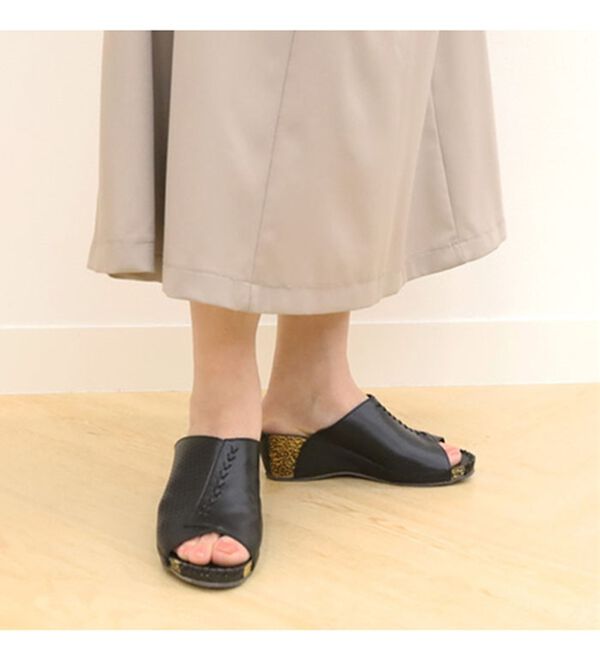 BELLUNA（ベルーナ）の「牛革柔らかフットベットウェッジサンダル（サンダル・ミュール）」｜詳細画像