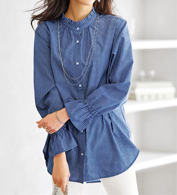 BELLUNA（ベルーナ）の「衿フリル使いラメストライプシャツチュニック（チュニック）」｜ブルーストライプ(ラメ入り)
