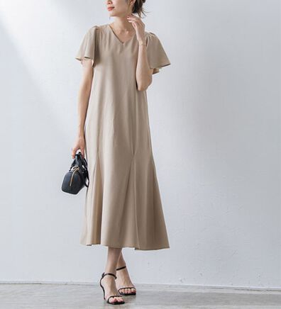 Pierrot（ピエロ）の「華奢見せフレア袖ワンピース（カットソーワンピース）」