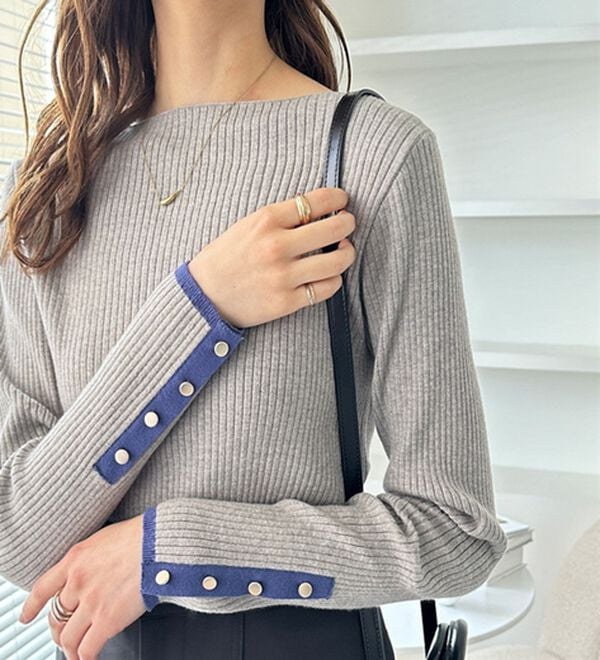 GeeRA（ジーラ）の「袖口ボタン配色ボートネックリブニット（ニット・セーター）」｜詳細画像