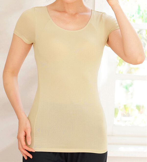 LAVIENNE（ラヴィエンヌ）の「【夏の汗対策に！】カップ付半袖インナー＜さらりラボ＞（ブラトップ・カップ付きインナー）」｜詳細画像