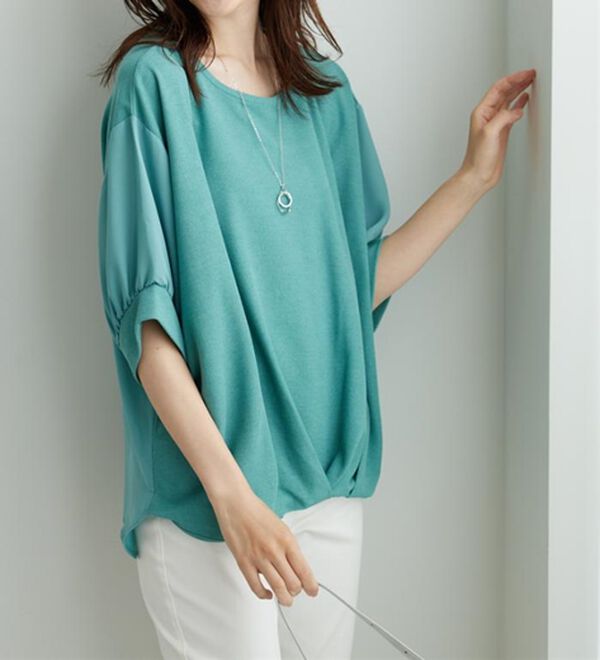 BELLUNA（ベルーナ）の「&ldquo;2点セット&rdquo;ネックレス付！異素材裾タックプルオーバー（カットソー）」｜詳細画像