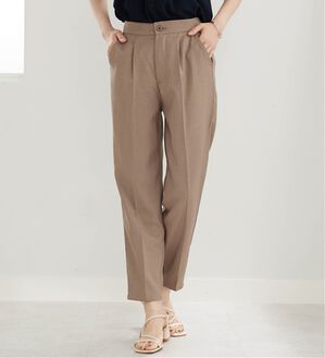 BELLUNA（ベルーナ）の「麻調素材美脚テーパードパンツ（テーパードパンツ）」｜モカ