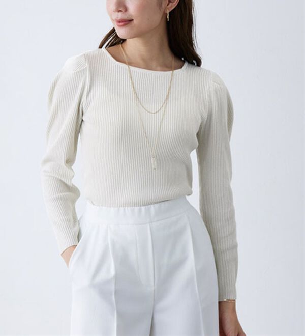 Pierrot（ピエロ）の「【選べるネック】パワーショルダーリブニット（ニット・セーター）」｜アイボリー
