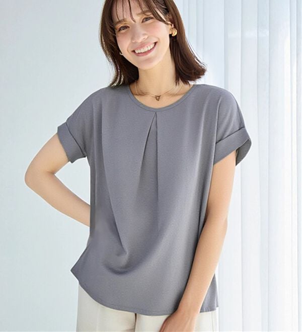 Viola e Viola（ヴィオラ エ ヴィオラ）の「【接触冷感】綿１００％前後２ＷＡＹタックトップス　さらひやりコットン（カットソー）」｜スモーキーブルー