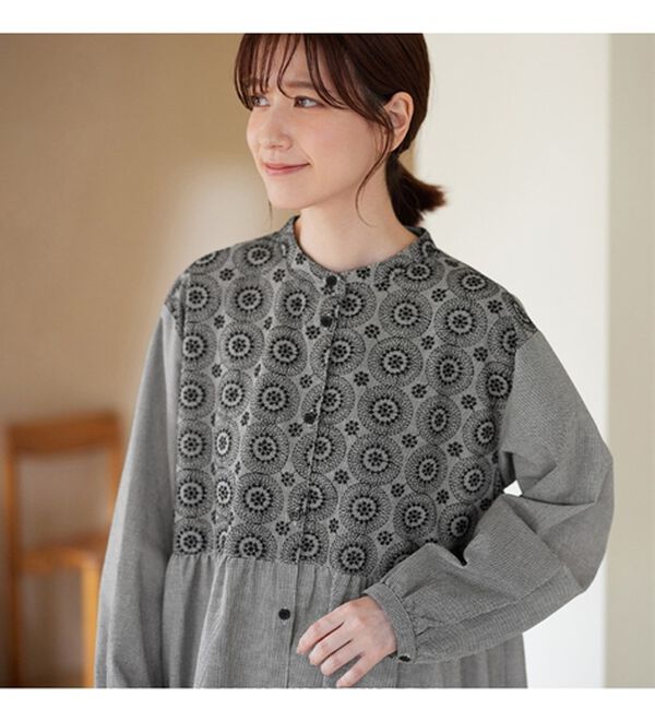 Viola e Viola（ヴィオラ エ ヴィオラ）の「パッと華やぐ繊細刺しゅうの大人シャツワンピース（シャツワンピース）」｜詳細画像