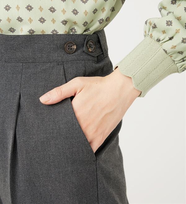 BELLUNA（ベルーナ）の「こっそりおなかがラクラク！ボタン使いウエスト調整テーパードパンツ（テーパードパンツ）」｜詳細画像