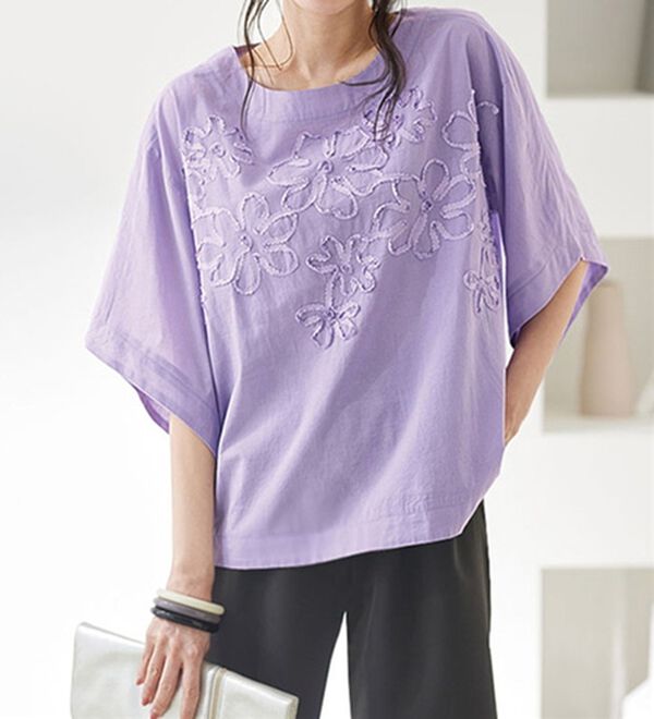 BELLUNA（ベルーナ）の「ひんやり！コード刺しゅう袖デザインブラウス（ブラウス）」｜ラベンダー