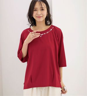 BELLUNA（ベルーナ）の「ビジュー使いドルマンプルオーバー（カットソー）」｜ディープレッド