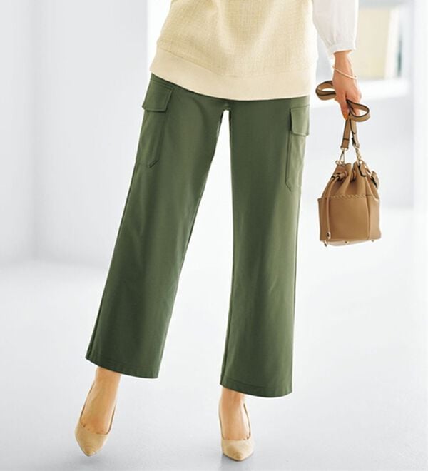 BELLUNA（ベルーナ）の「とろみ素材きれい見えカーゴパンツ（その他パンツ）」｜カーキ