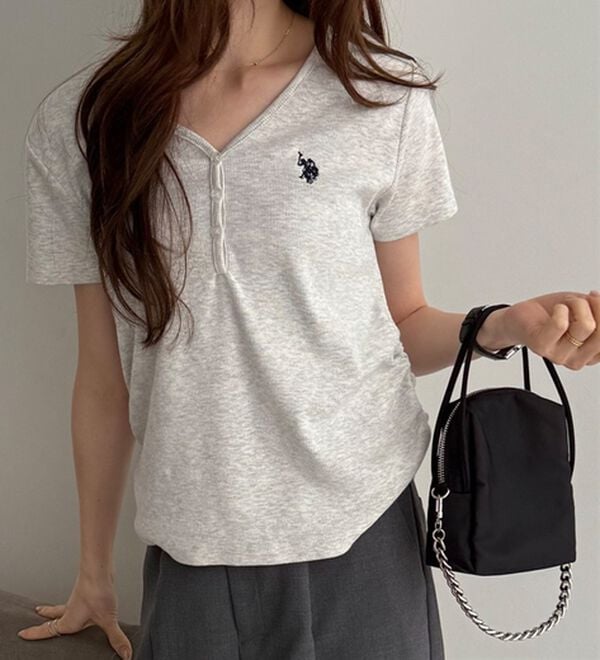 GeeRA（ジーラ）の「【ＵＳ．ＰＯＬＯ．ＡＳＳＮ】接触冷感Vネックヘンリーリブカットソー（カットソー）」｜詳細画像