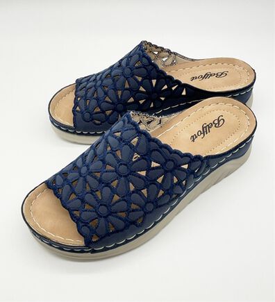 BELLUNA（ベルーナ）の「幅広フラワーレースミュール（サンダル・ミュール）」