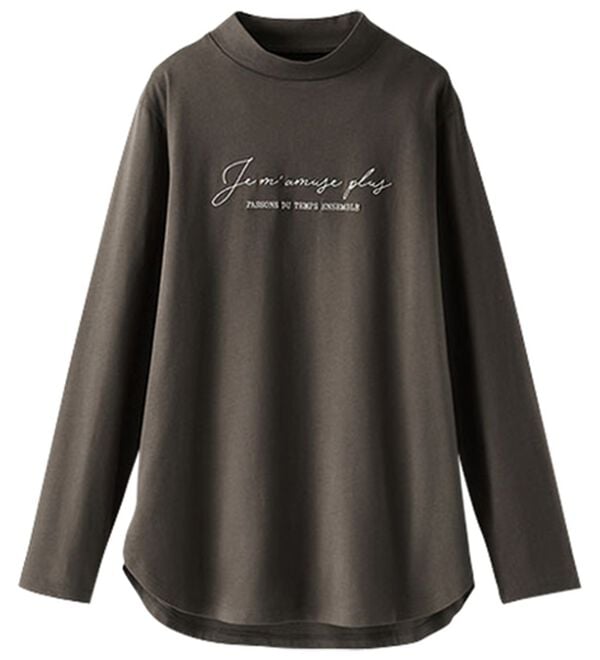 BELLUNA（ベルーナ）の「刺しゅうロゴ使いハイネックプルオーバー（カットソー）」｜詳細画像