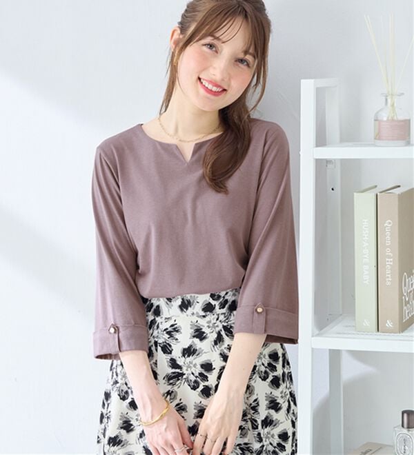 alotta（アロッタ）の「柔らか綿混素材金ボタンデザインＴシャツ（カットソー）」｜ラベンダーグレー