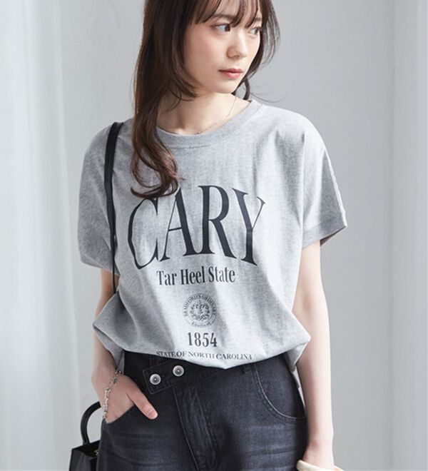 RANAN（ラナン）の「【汗シミ防止】カレッジロゴプリントT（Tシャツ）」｜グレー系