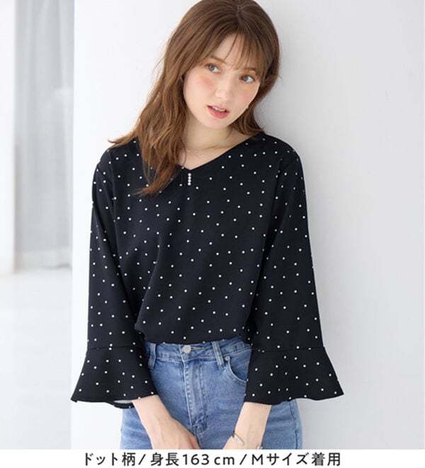 alotta（アロッタ）の「パール調ボタンフレアー袖ブラウスＴシャツ（ブラウス）」｜詳細画像