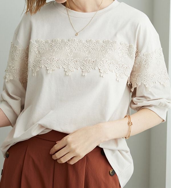 BELLUNA（ベルーナ）の「ケミカルレース使い華やかプルオーバー（カットソー）」｜詳細画像