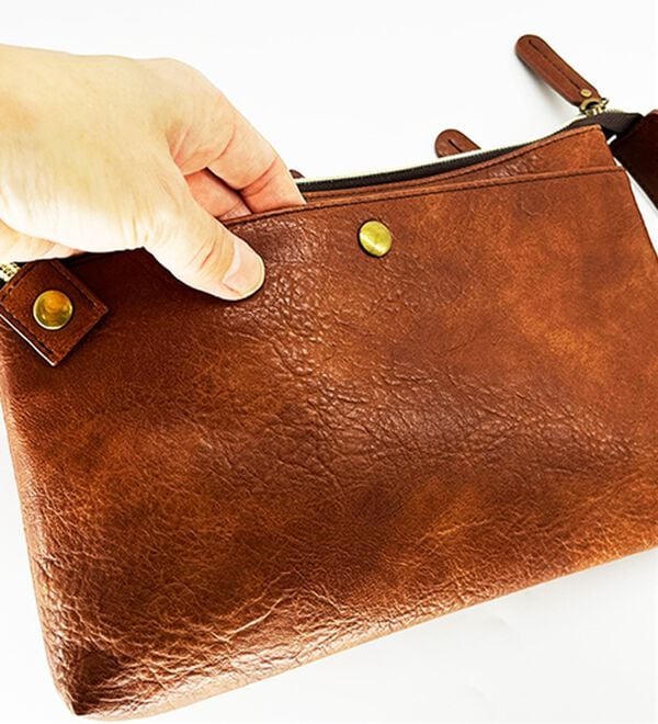 「＜ゴールデンベア＞多機能で便利なコンパクトショルダー（メンズショルダーバッグ）」｜詳細画像