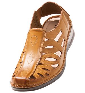 「レザー調カットワークサンダル（サンダル・ミュール）」｜ベージュ