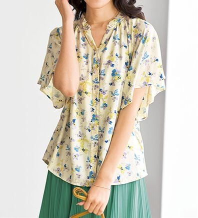 BELLUNA（ベルーナ）の「レーヨン素材袖フレアーブラウス（ブラウス）」