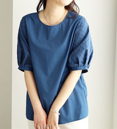 BELLUNA（ベルーナ）の「袖刺しゅう切替デザインブラウス（ブラウス）」