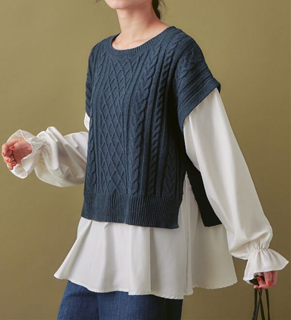 Viola e Viola（ヴィオラ エ ヴィオラ）の「１枚で重ね着が楽しめる！レイヤード風ケーブル編みニットトップス（ニット・セーター）」｜詳細画像