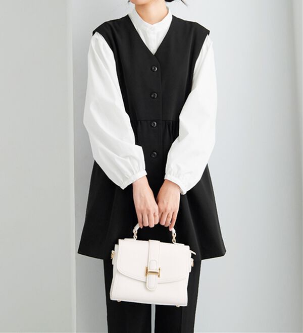 Viola e Viola（ヴィオラ エ ヴィオラ）の「【ブラウス付3点セット】コーデ決まるペプラムジレセットスーツ（パンツスーツ）」｜詳細画像