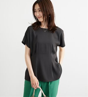 BELLUNA（ベルーナ）の「〈オフィス対応〉タックデザインブラウス（ブラウス）」｜チャコール