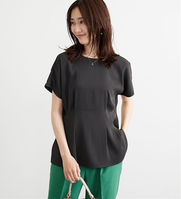 BELLUNA（ベルーナ）の「〈オフィス対応〉タックデザインブラウス（ブラウス）」｜チャコール