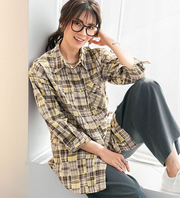 BELLUNA（ベルーナ）の「秋の街に映えるパッチワーク調先染めチェック柄シャツ（シャツ）」｜詳細画像