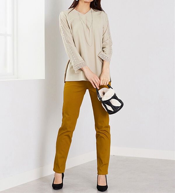 BELLUNA（ベルーナ）の「カットジョーゼット素材レース使いブラウス（カットソー）」｜詳細画像