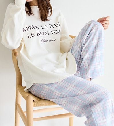 LAVIENNE（ラヴィエンヌ）の「綿１００％スムース素材ロゴ使いパジャマ（パジャマ・ルームウェア）」