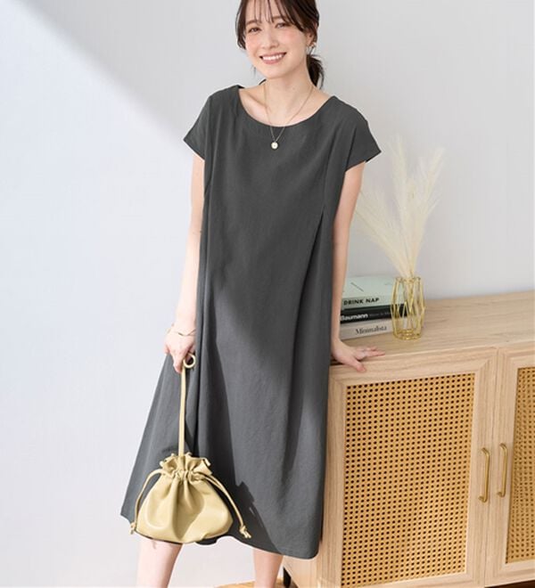 Viola e Viola（ヴィオラ エ ヴィオラ）の「【選べる２丈】綿１００％タック使いワンピース＜Ｓ～４Ｌ＞（チュニックワンピース）」｜チャコール