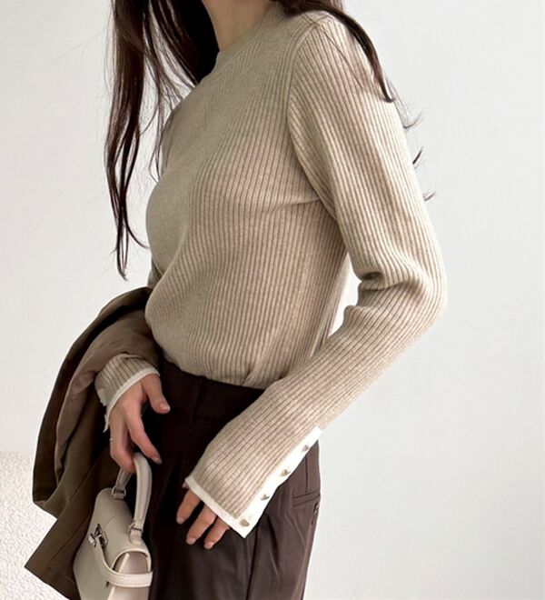 GeeRA（ジーラ）の「袖口ボタン配色ハイネックリブニット（ニット・セーター）」｜詳細画像