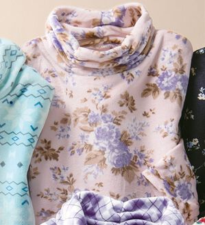 LAVIENNE（ラヴィエンヌ）の「ストレッチ素材のゆるっとハイネックプルオーバー（パジャマ・ルームウェア）」｜ソフトピンク系