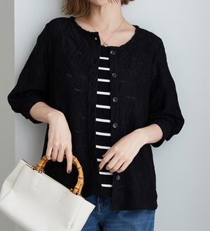 BELLUNA（ベルーナ）の「波柄シアージャカード素材カーディガン（ニットカーディガン）」｜黒