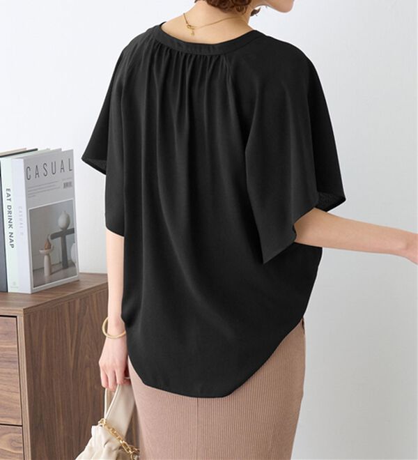 Viola e Viola（ヴィオラ エ ヴィオラ）の「【接触冷感】さらっと涼感フレアスリーブブラウス（ブラウス）」｜詳細画像