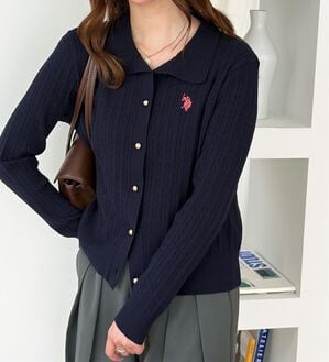 GeeRA（ジーラ）の「【U.S.POLOASSN.】衿付ミニケーブルカーデ（ニットカーディガン）」｜ネイビー